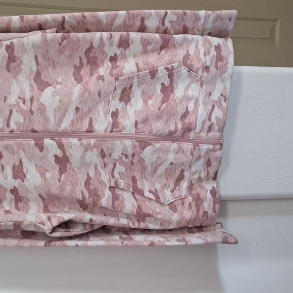 Old Navy Pink Camo Kids Hoodie Size XXL (18) - Picture 6 of 7